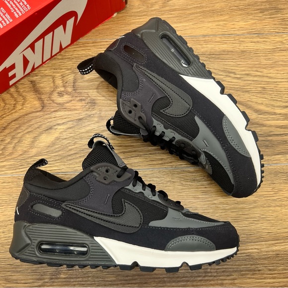 Nike Air Max 90 FUTURA - Picture 2 of 6